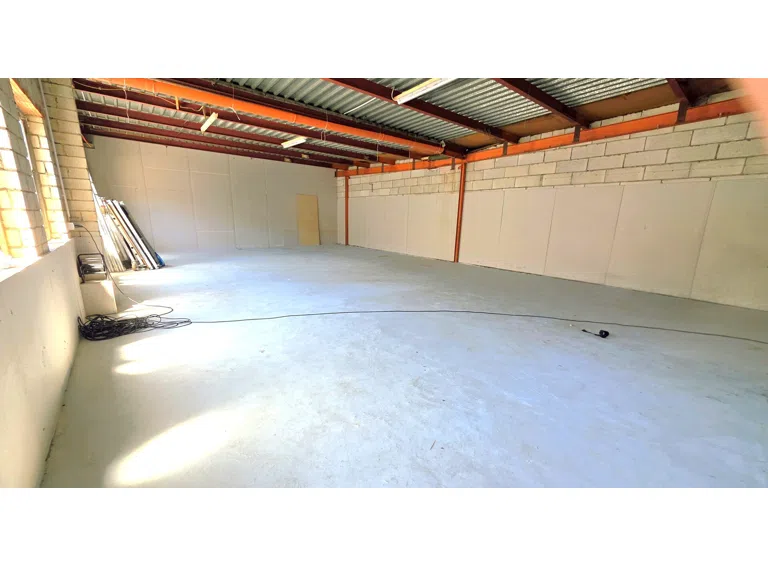 Lagerhalle (ca 100 qm)