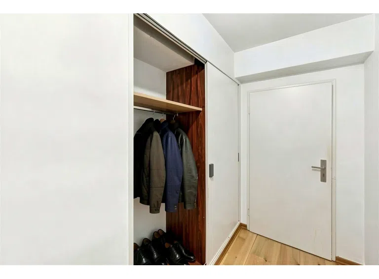 Wandschrank - (KI generiert)
