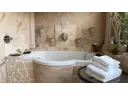 Whirlpool und Massageraum