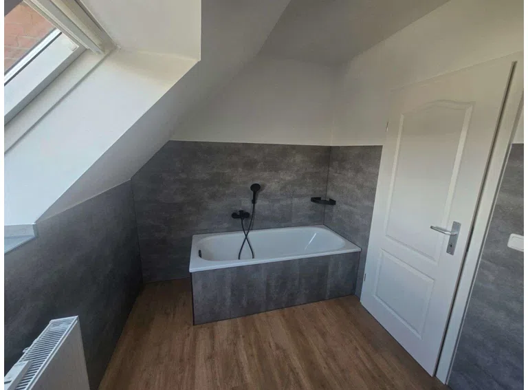 Tageslichtbad mit Badewanne