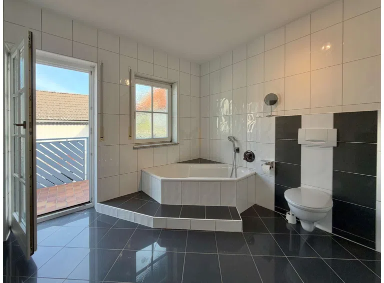 Badezimmer (OG)