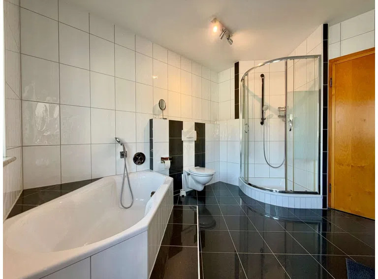 Badezimmer (OG)