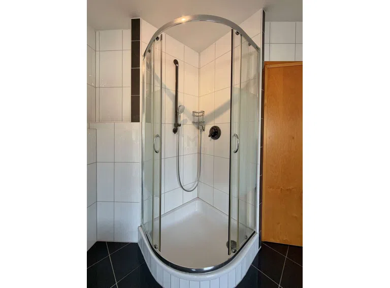 Dusche (OG)
