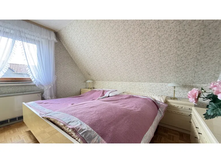 Schlafzimmer 1 DG
