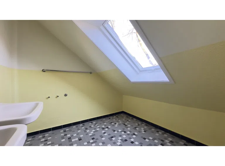 Bad im Dachgeschoss