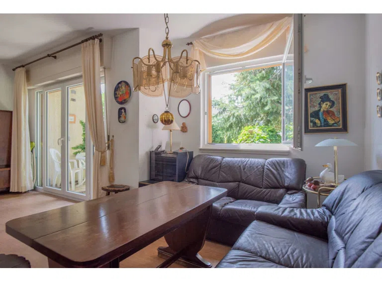 Blick ins Wohnzimmer