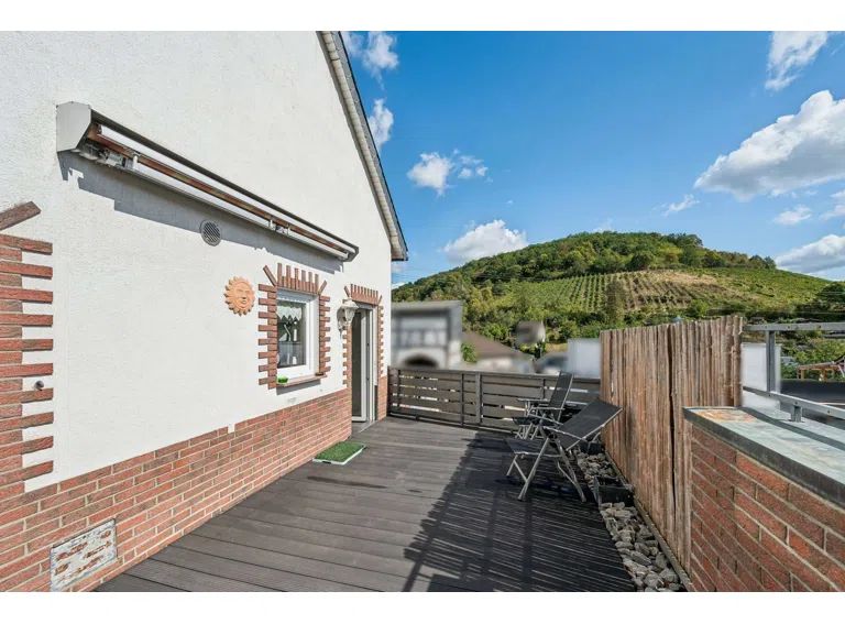 Terrasse mit Blick auf Weinberg