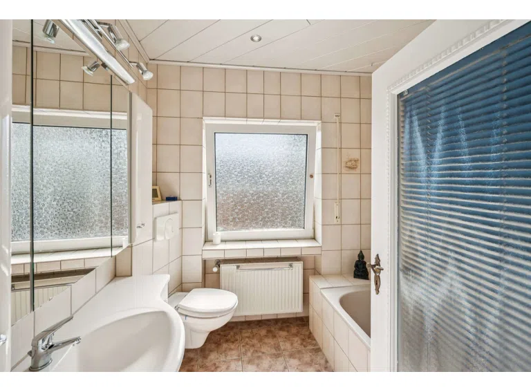 Badezimmer Hauptwohnung