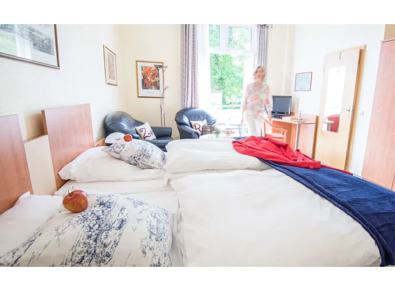 Doppelzimmer mit Balkon zum Garten
