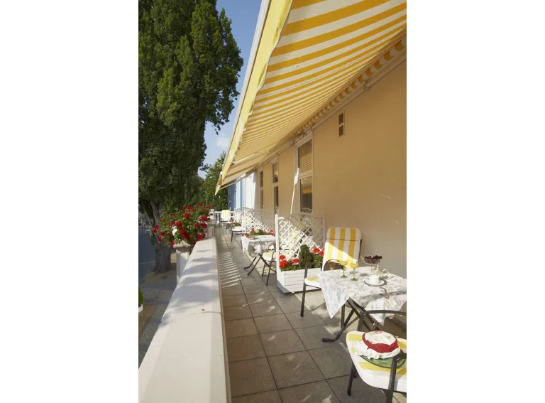Balkon Strassenseite