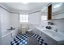 Bad mit Badewanne