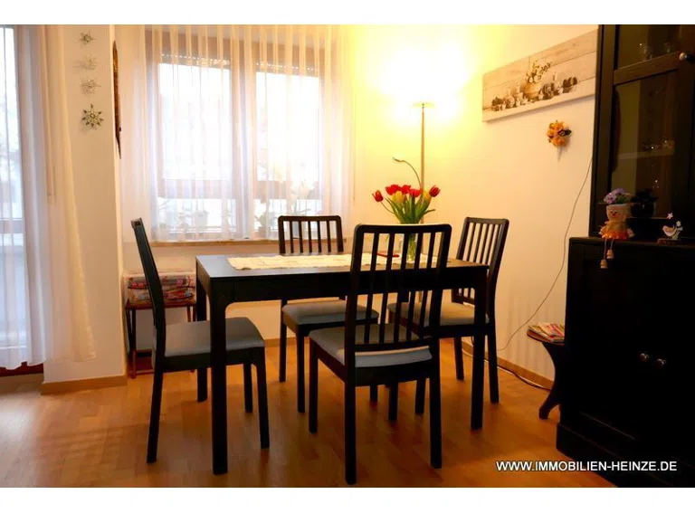 Wohnzimmer mit Essplatz