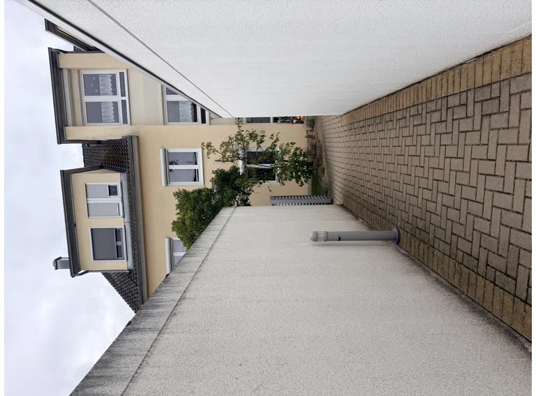 geschützer Eingang zwischen dem Garagenhof
