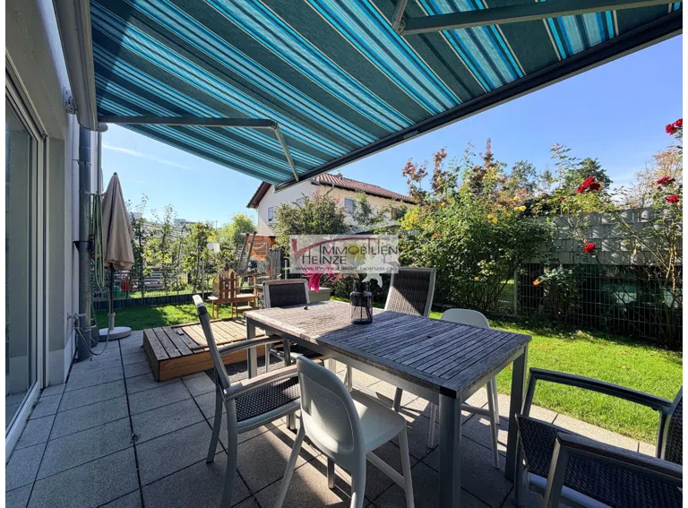 Terrasse mit Markise