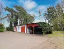 Schuppen mit Werkstatt und Carports