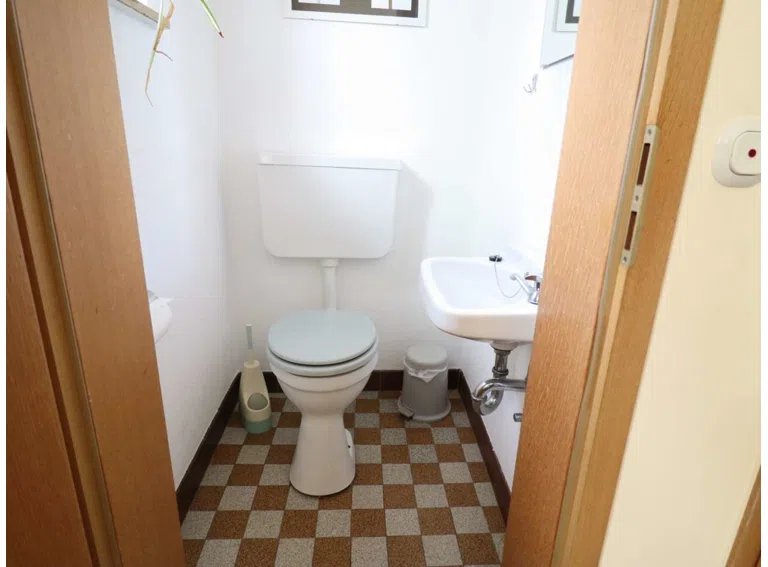 Gäste-WC EG