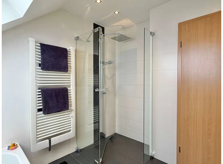 Badezimmer (OG)