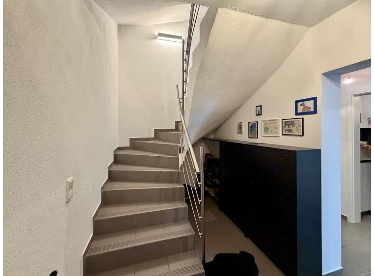 Treppe vom Keller ins EG