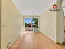Essbereich mit Zugang zum Balkon