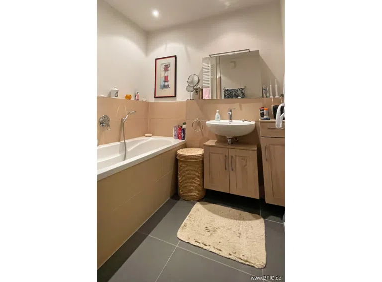 Bad mit Wanne/Dusche
