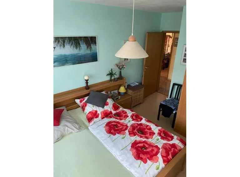 Schlafzimmer 2 2