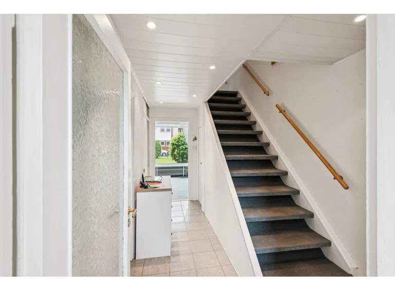 Flur mit Treppe in OG