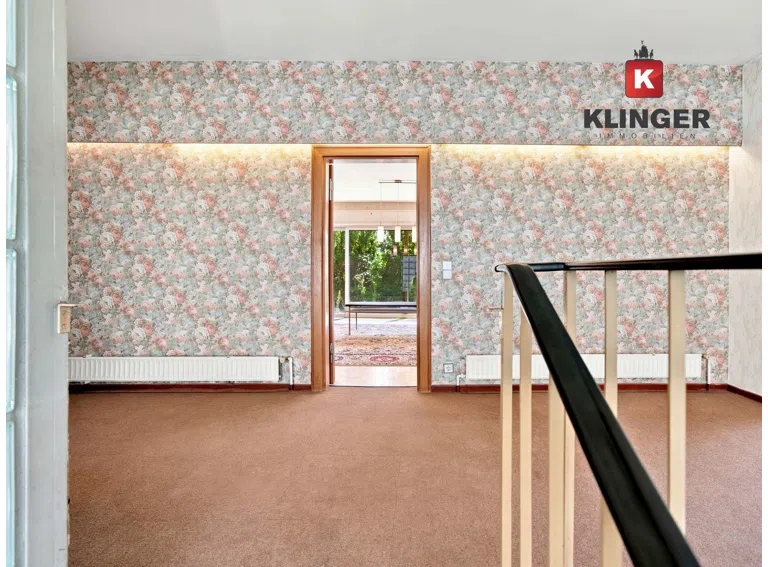 Blick von der Treppe des Untergeschosses in den Flur