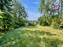 Blick aufs Haus von der Rückseite des Grundstücks