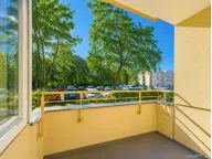 Titelbild für Diese bezugsfreie 2-Zimmer-Eigentumswohnung im Hochparterre eines gepflegten Mehrfamilienhauses aus den