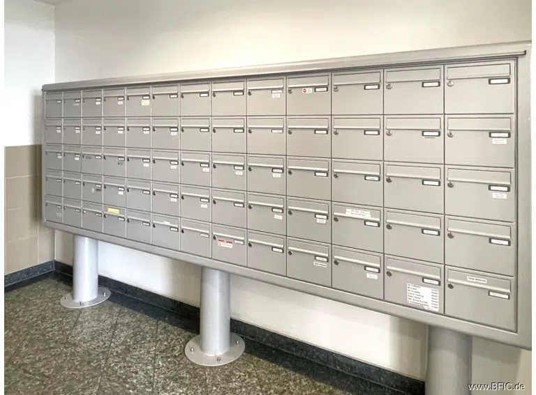 Hauseingang Briefkästen