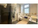 Bad mit Wanne und Dusche