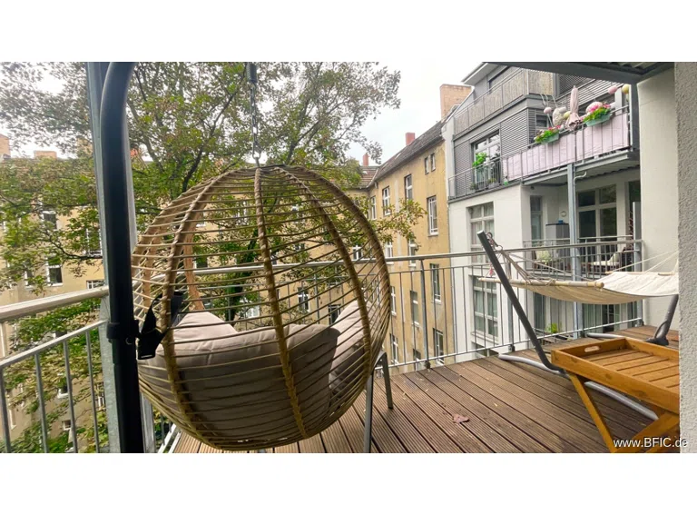 großer Balkon