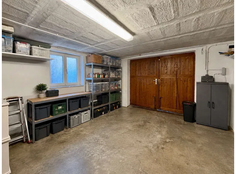 Garage innen / Keller