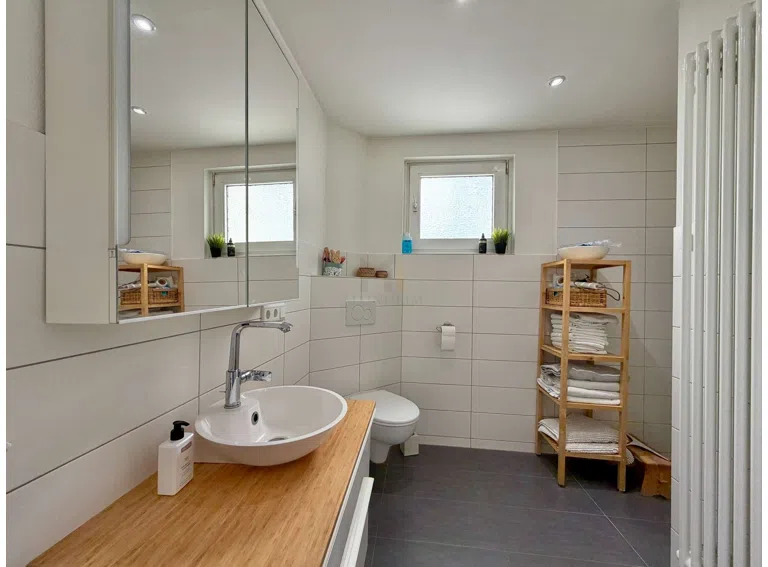 Badezimmer (EG)