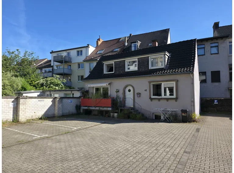 Einfamilienhaus mit Parkplatz