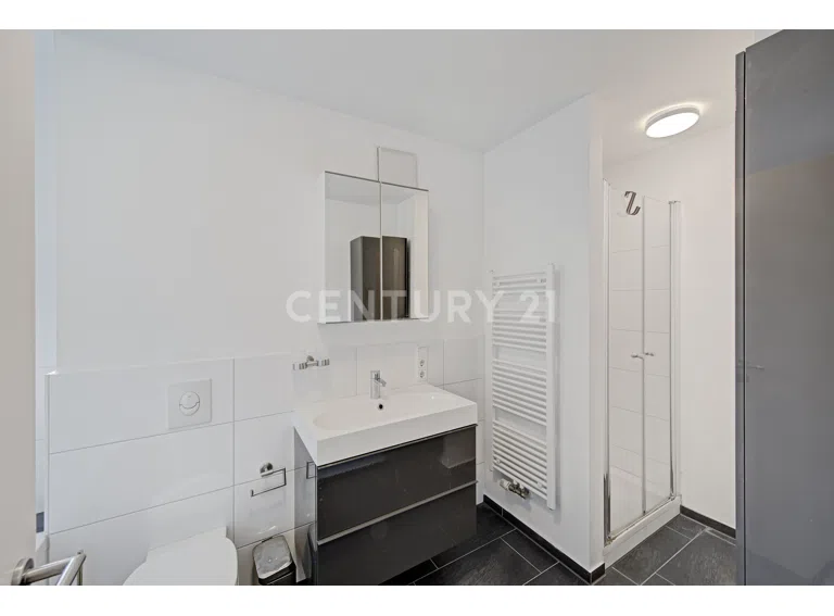 OG Tageslicht Wellnessbad mit Wanne und Dusche