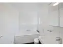 OG Tageslicht Wellnessbad mit Wanne und Dusche