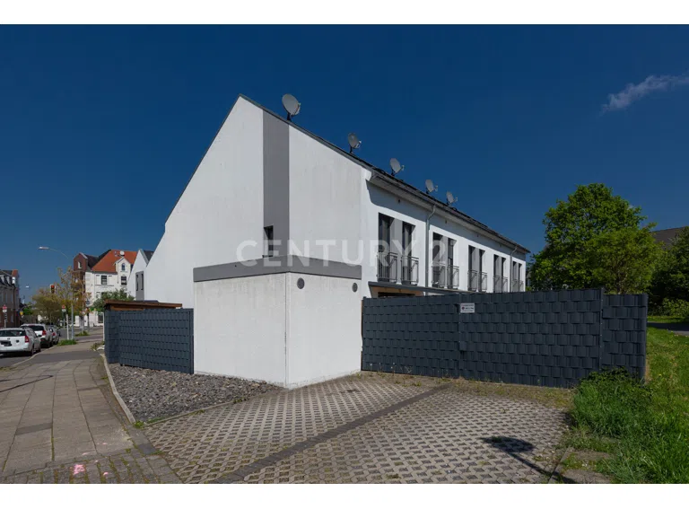 Seitenansicht mit eigenem Stellplatz