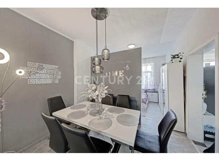 Haus 41 - 2. OG Esszimmer