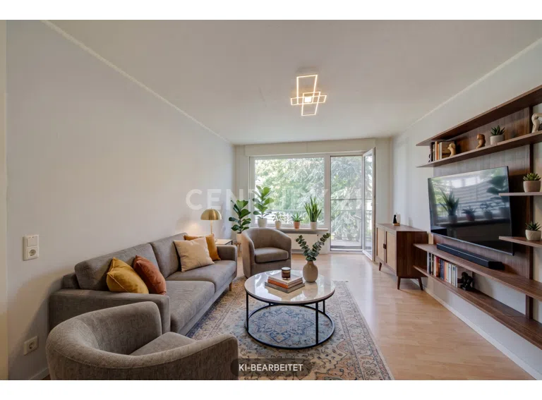 OG Wohnzimmer mit Zugang zum Balkon (Ki-bearbeitet)