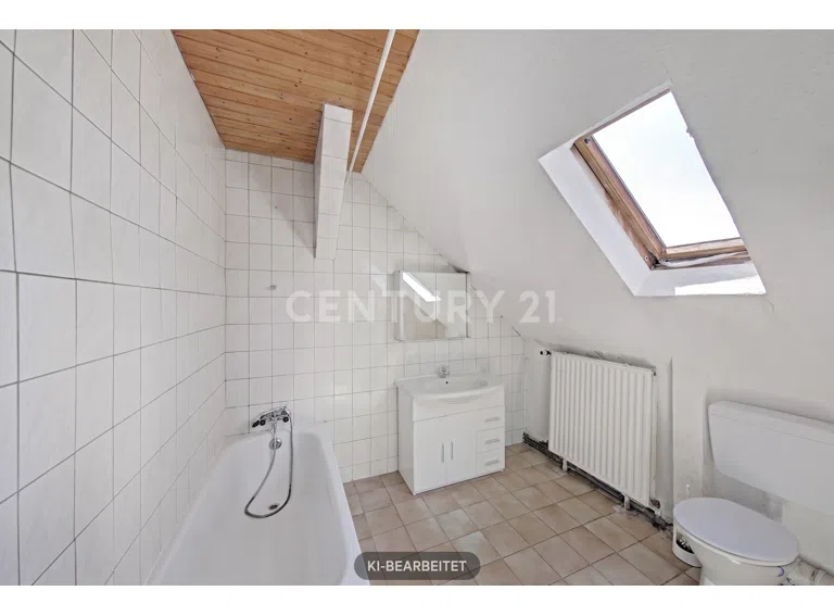 Haus 41 - 3. OG Tageslicht Wannenbad (KI-bearbeitet)