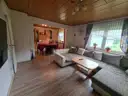 Wohnzimmer mit Blick ins Esszimmer