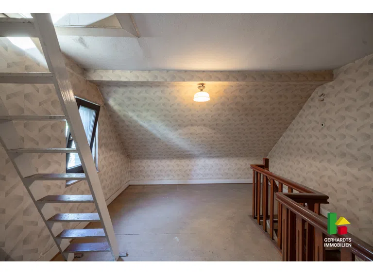 Durchgangszimmer DG