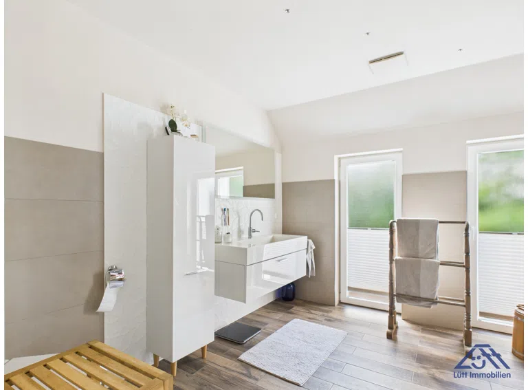 Badezimmer - Lütt Immobilien - Bönebüttel.jpg