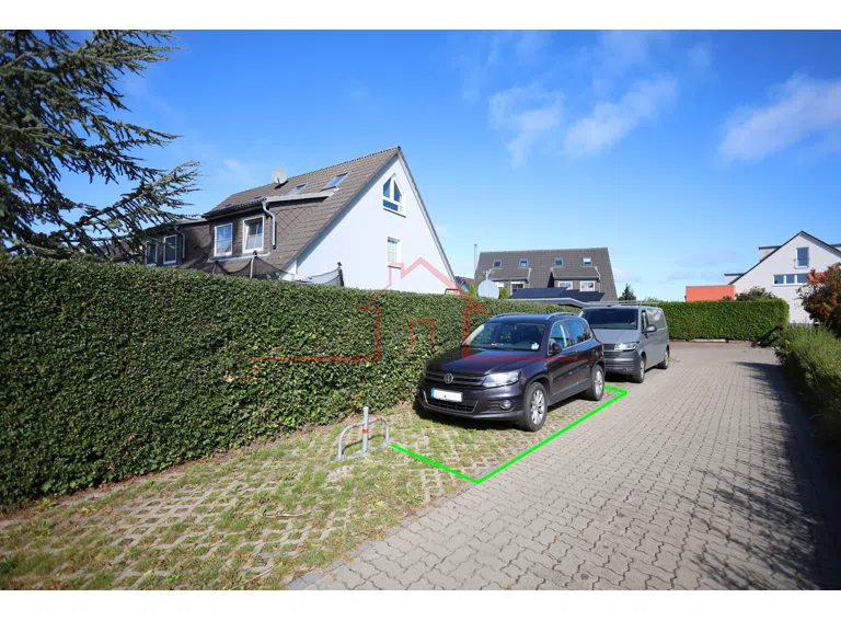 Zweiter Stellplatz an der Privatstraße