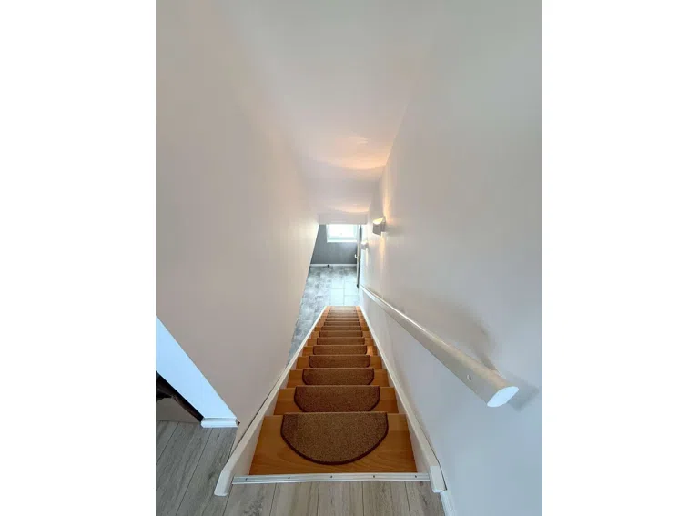Treppe ins OG - Eigentümerwhg.