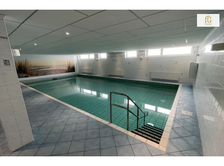 Schwimmbad im Hauptgebäude