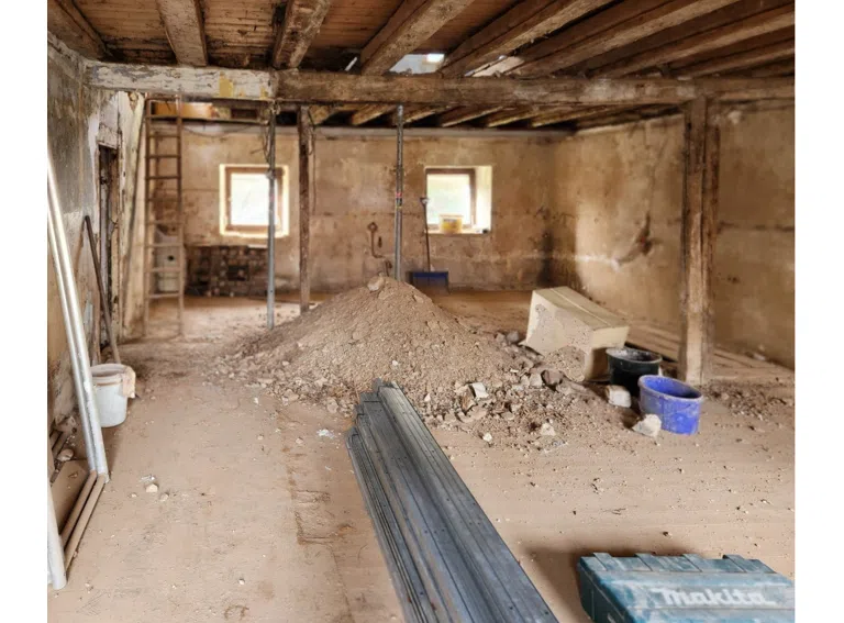 Innenansicht, Blick zu den rückwärtigen Fenstern