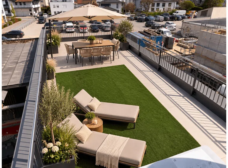 Dachterrasse KI möbliert