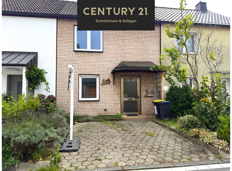 Hausansicht mit Stellplatz